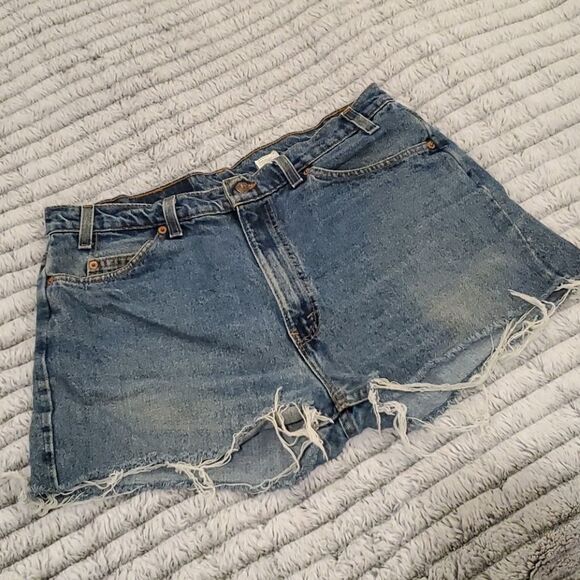 Vintage hi-waist broken in Levi's shorts - Picture 6 of 12